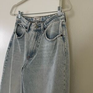 Abercrombie & Fitch Loose High Rise Long Jean Curve Love